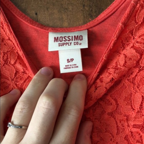 Adorable lace dress - Picture 4 of 5